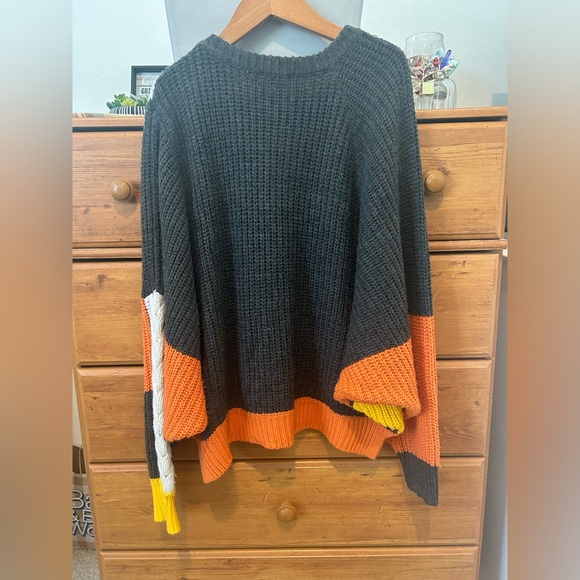 Vicidolls Color Block Sweater - Picture 12 of 12
